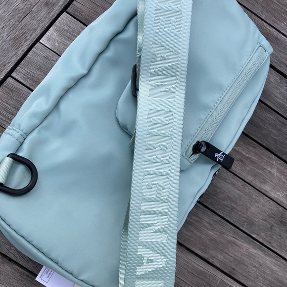 Penguin be an original sling bag Mint colors New - Picture 5 of 8